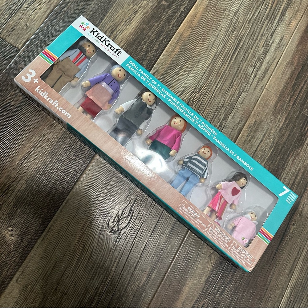 Kidkraft wooden doll family of 7 dollhouse set NIB